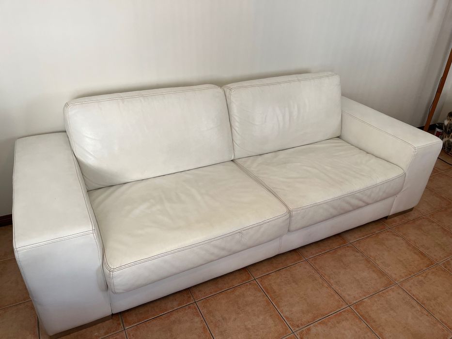 Sofá branco em pele