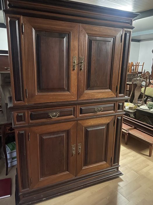 Armário copeiro em pau santo e vinhático