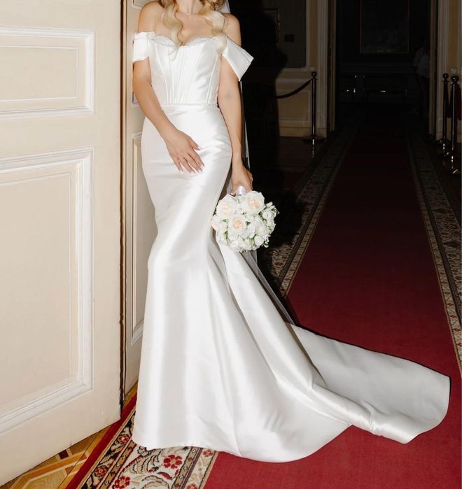 Весільна сукня б/в