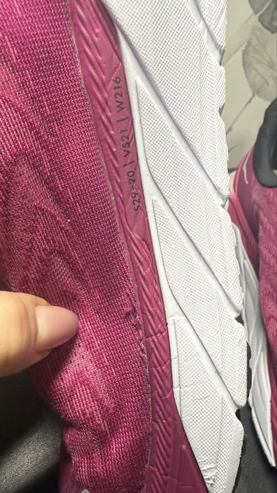 Кросівки жіночі для бігу Hoka Arahi 6