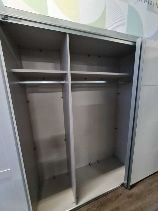 Szafa przesuwna SOPHISTISPACE / Wyprzedaż ekspzoycji