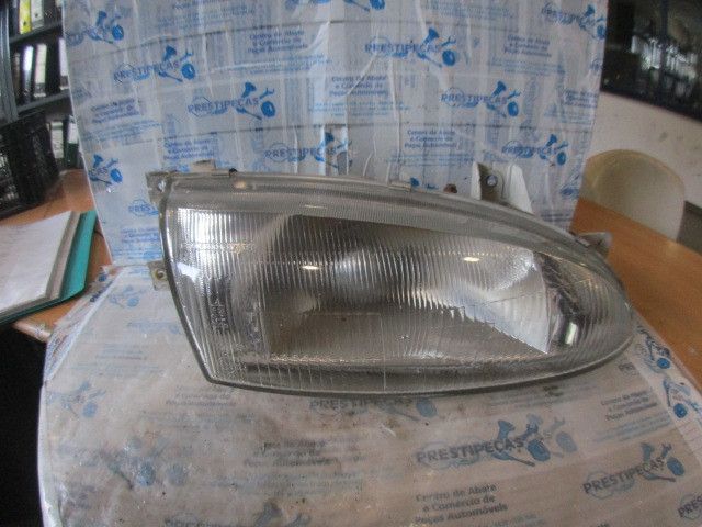 Ótica / farol direita HYUNDAI Accent I Sedan (X3)