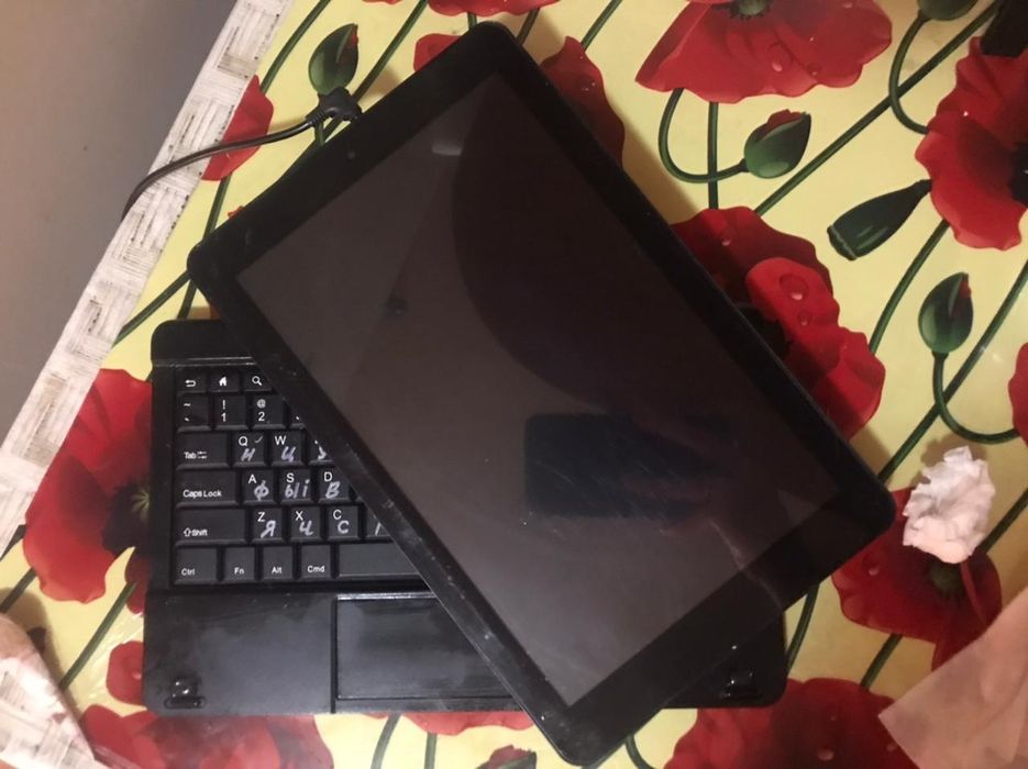 Нетбук-планшет чорний