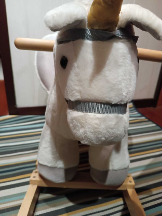 Cavalo baloiço Yoyo Rock como novo