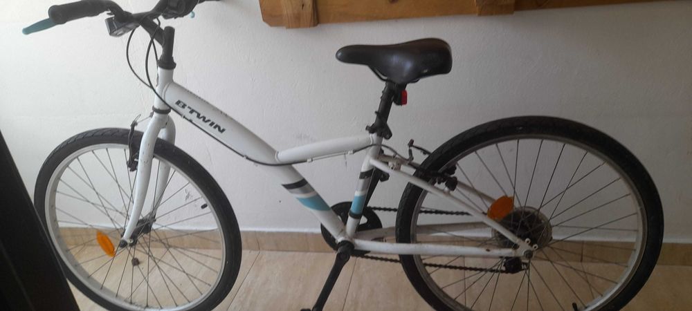 Bicicleta Btwin roda 24 como nova. Com mudanças de punho.