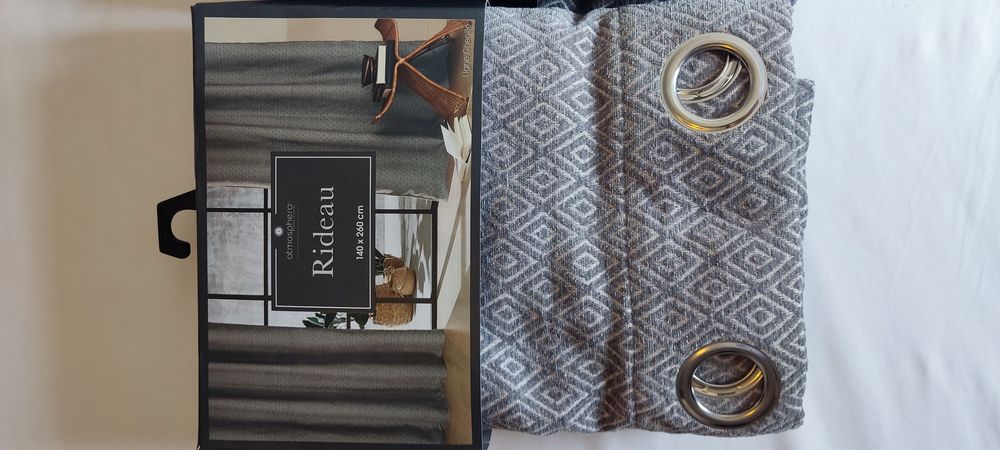 Cortinas novas, nunca usadas