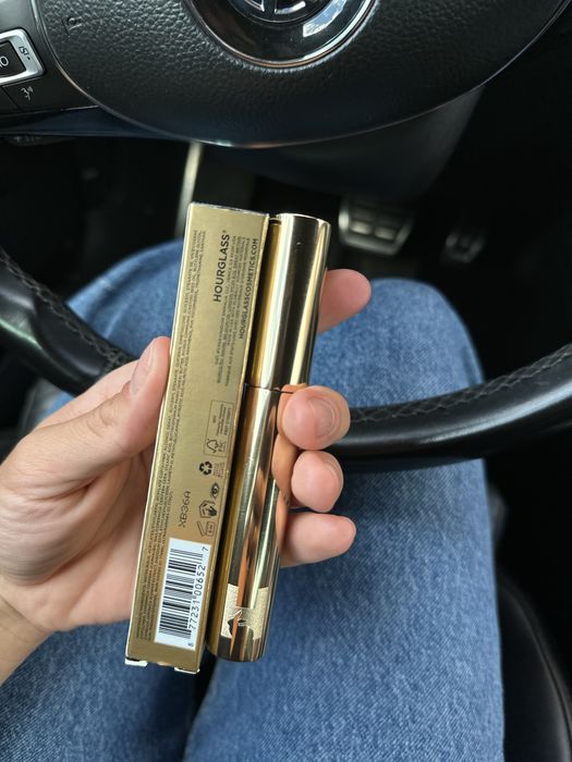 Туш Hourglass Unlocked Defining and Lengthening Tubing Mascara Black