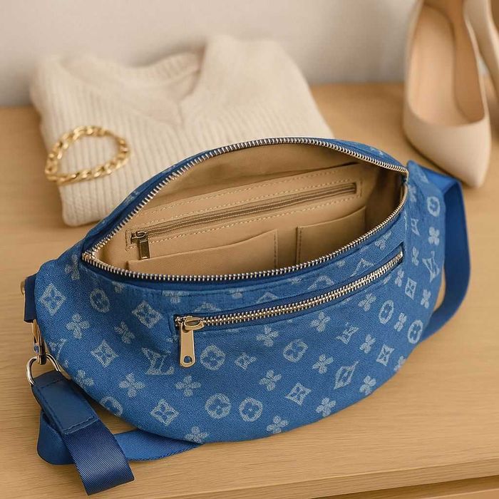 Denimowa nerka z subtelnym wzorem must have do codziennych stylizacji!