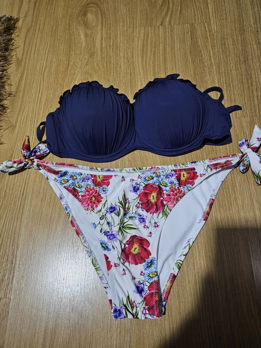 Bikinis e fatos banho