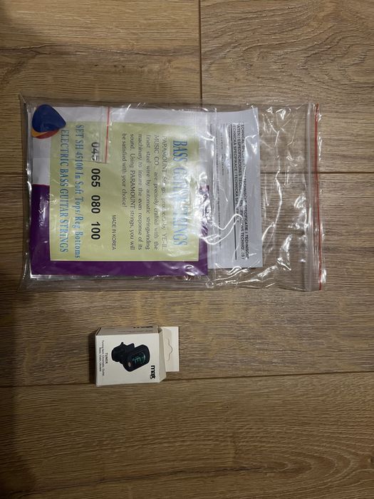 Elektryczna gitara basowa MAX music