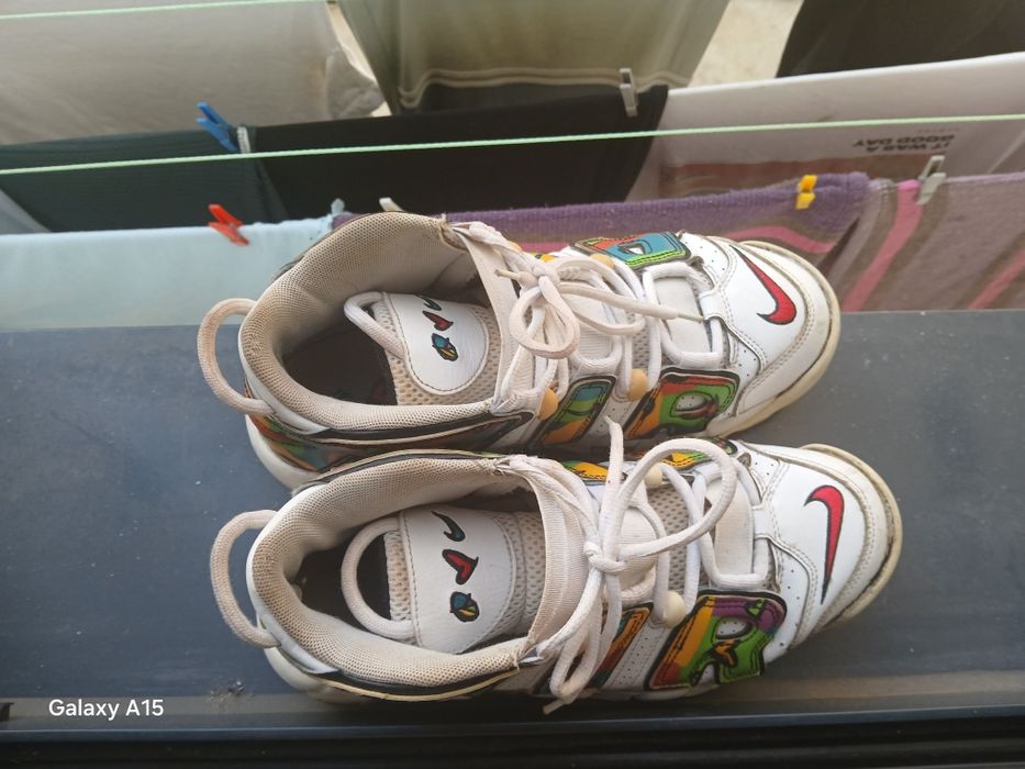 Nike air Uptempo "peace and love"