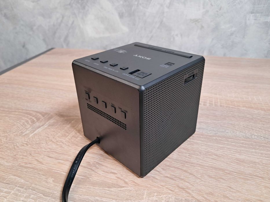 Годинник радіо будильник Sony ICFC1B