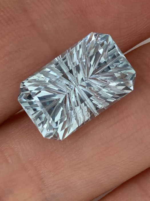 Природний Топаз 10,01 ct у фантазійному огрануванні!