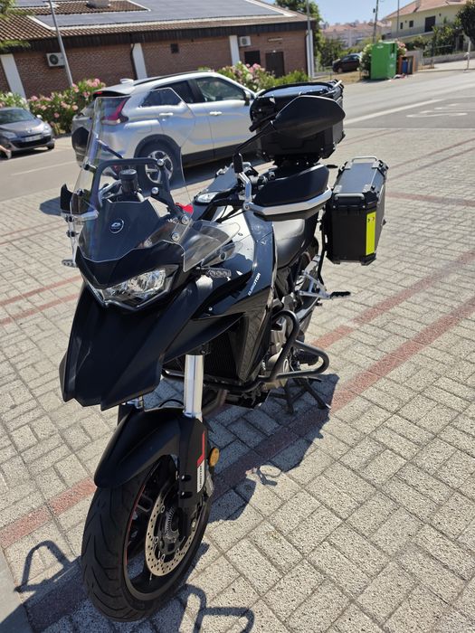 Qj motor SRT 700X ON ROAD