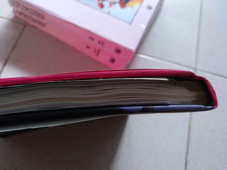 Livro "Design Com Dimensão - 40 Anos de Design em Portugal"