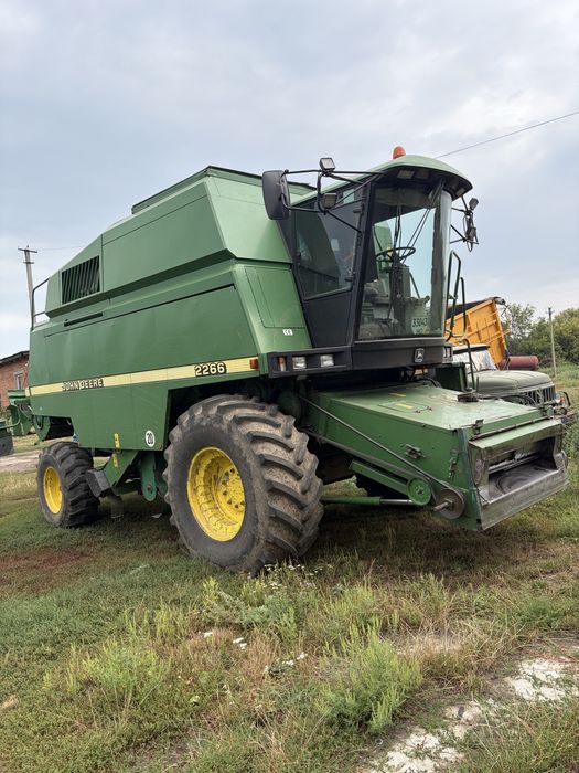 Комбайн John Deere 2266