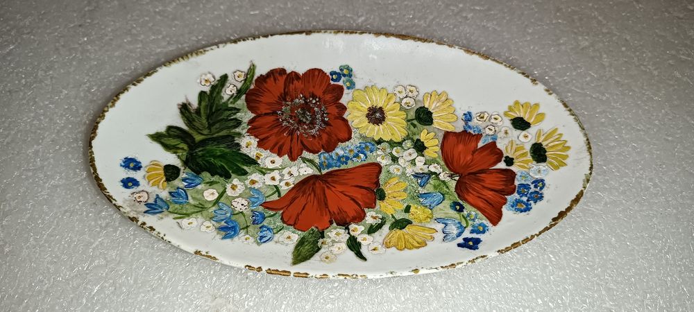 Antiga Torteira em porcelana Artibus
decorada com flores