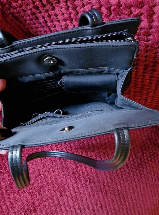 Czarna skórzana torebka vertical tote Nine West Accessories skóra