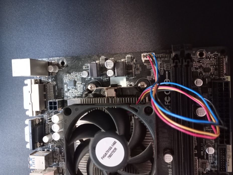 Sprzedam płytę główną ASRock FM2A68M-HD+

Stan: w 100% sprawna, nigdy