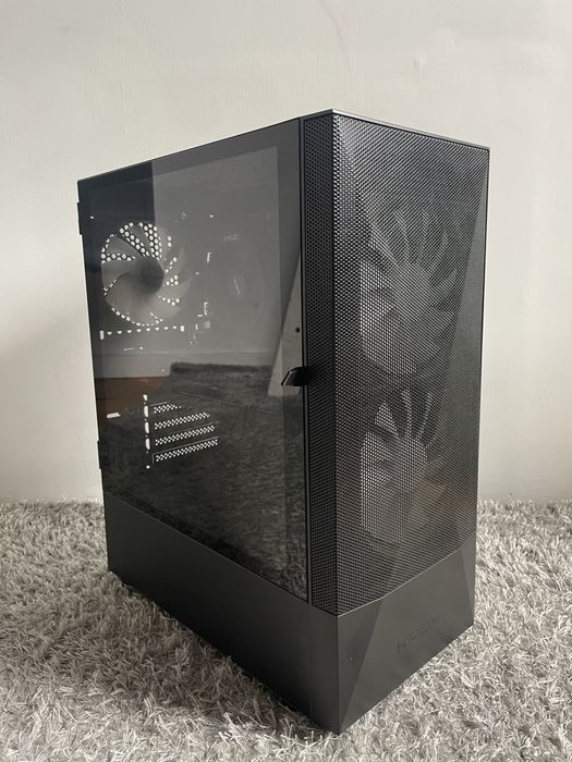 Zestaw PC + monitor gamingowy.