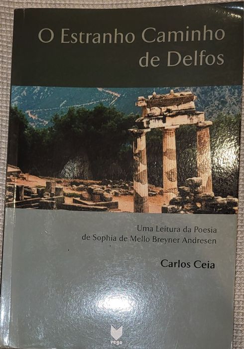 Livro O Estranho Caminho de Delfos, autoria de Carlos Ceia
