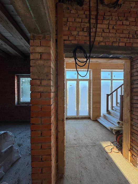 Карпати БУДИНОК з частковим ремонтом та комунікаціями в с. Микуличин