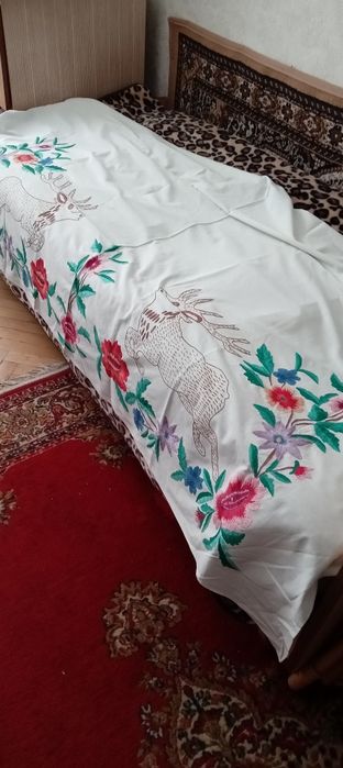 Продам вишиту простинь підзорник 155х196 см