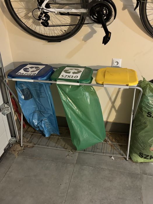 Stojak do segregacji śmieci