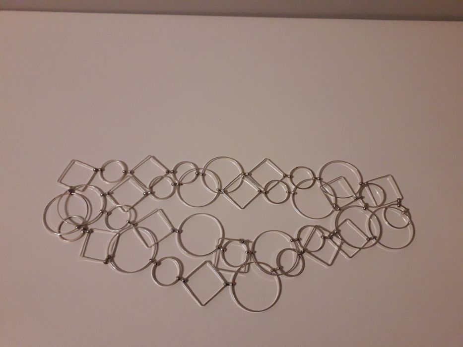 Colar bolas e quadrados