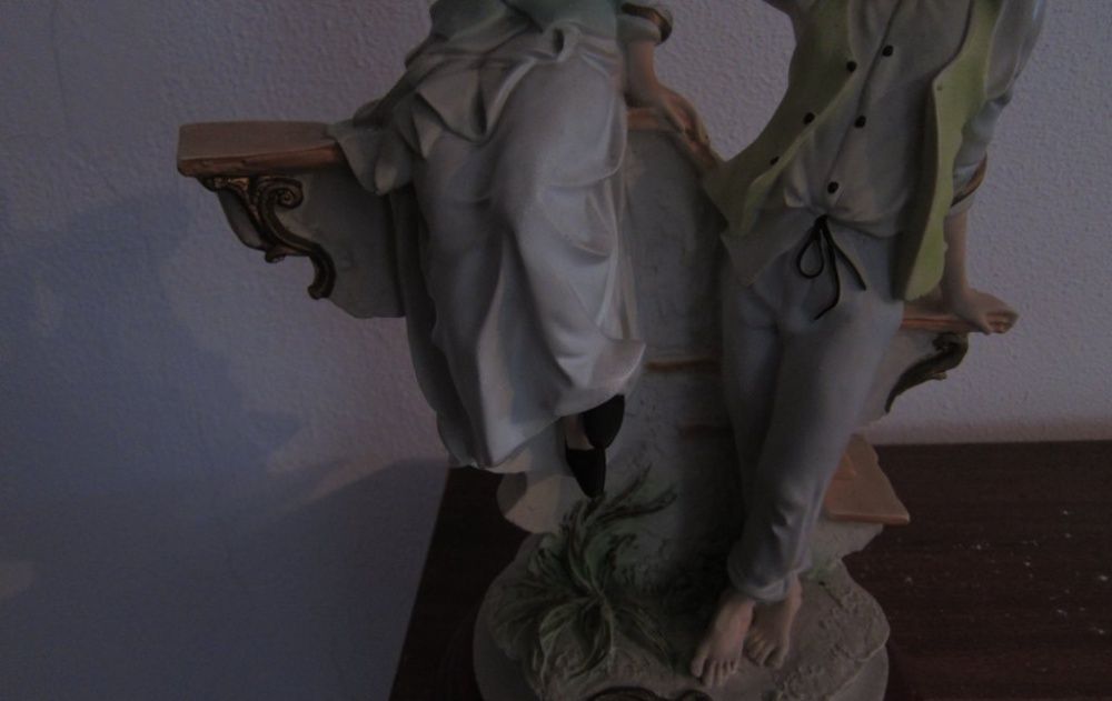 Estatueta Marfinite Casal de 36 cm de altura