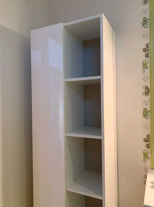 Vendo Móvel /Estante branco WC Porta e Prateleiras Qualidade/Como NOVO