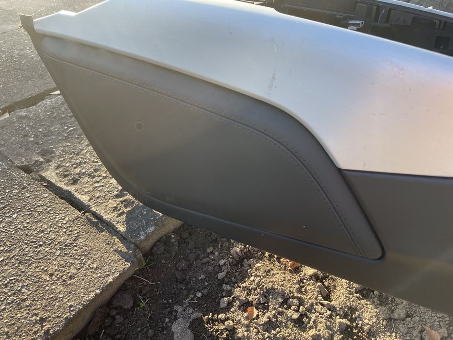 Tunel srodkowy skora cup holder podlokietnik na napoje schowek A6 c7