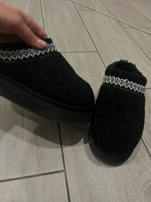 Чорні короткі уггі на осінь-зима