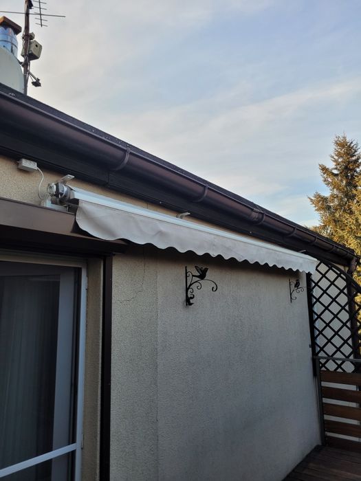 Markiza ogrodowa zasilana elejtrycznie
