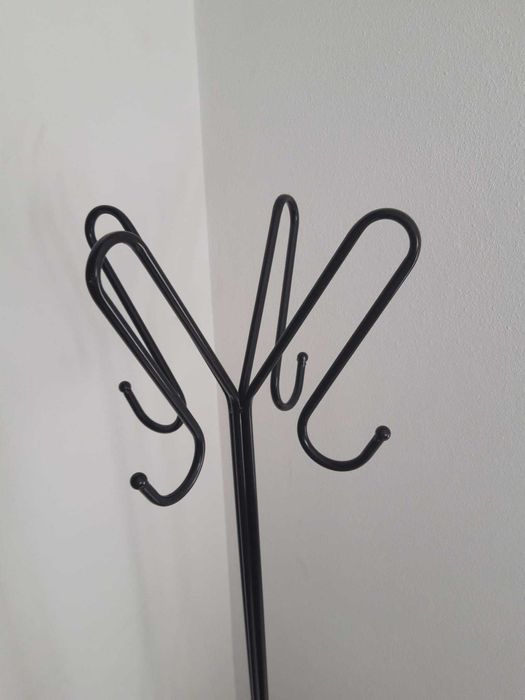 Cabideiro de pé preto