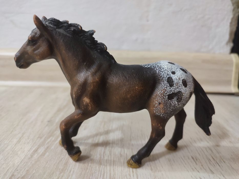 Koń Schleich z jeźdźcem z roku 2012