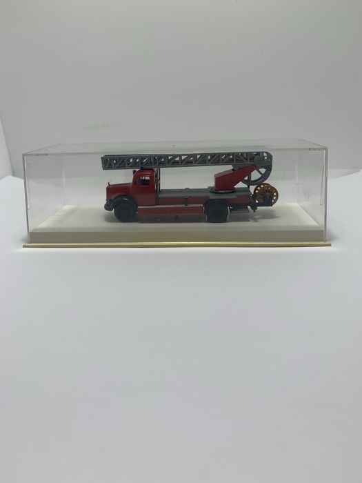 Mercedes Brekina escala 1/87