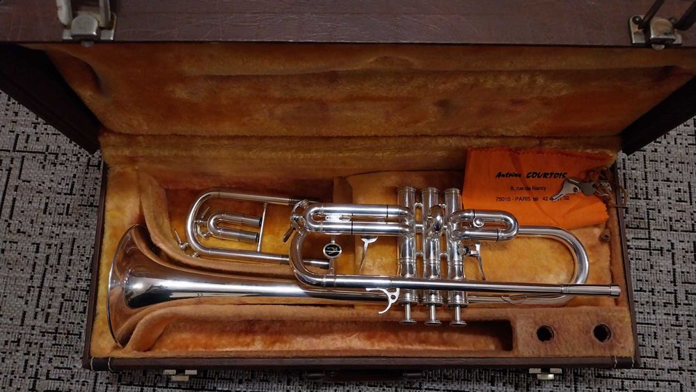 Trompete A. Courtois em dó