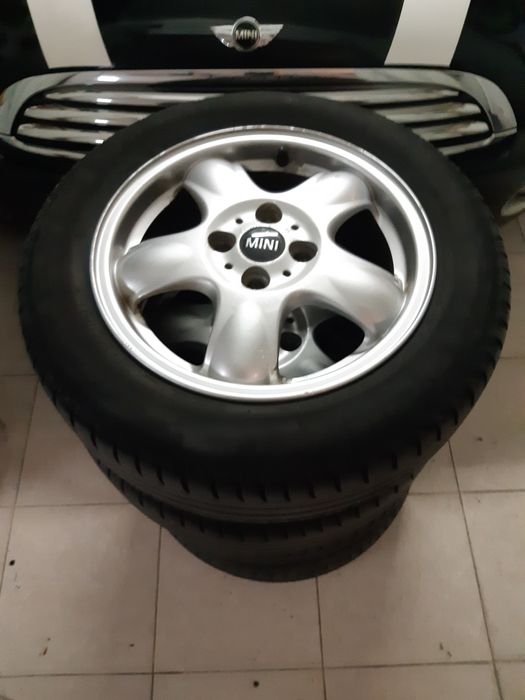 Jantes com pneus R 15 de origem mini one