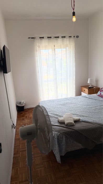 Quarto para casal margem em montijo.