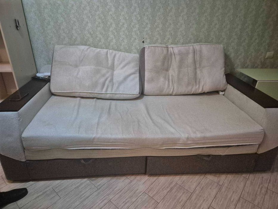 диван под перетяжку подарю