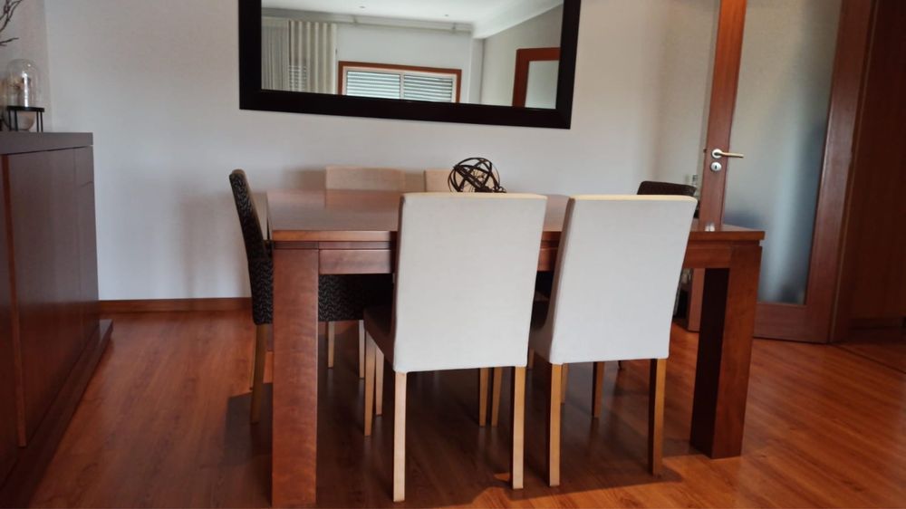 Sala de jantar completa mais consola de entrada mais espelho mais 4 cadeiras.