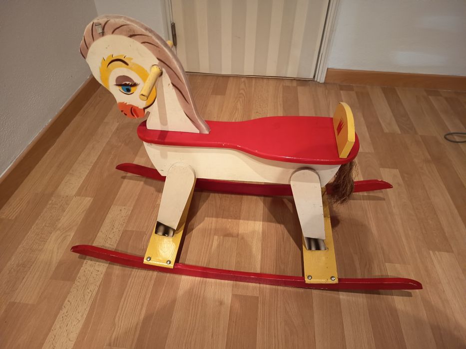 Cavalo de baloiço vintage