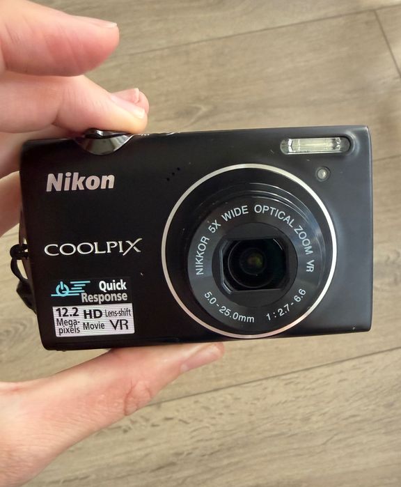 Nikon Coolpix S5100 + Etui + ładowarka + karta pamięci 8GB, stan BDB