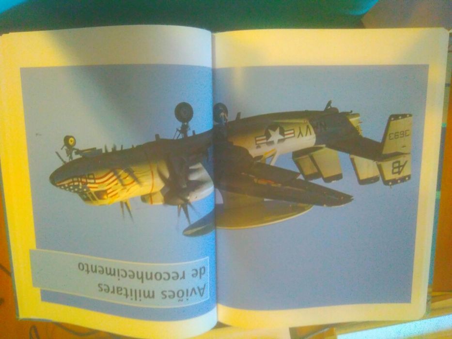 Livro de aviões guerra e civis