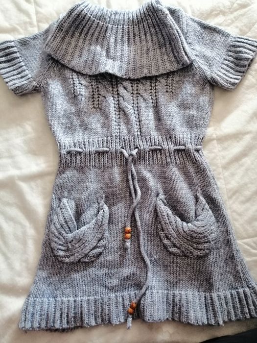Vestido de malha cinza com gola