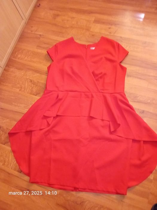 Przepiękna tuszująca mankamenty czerwona sukienka r 52