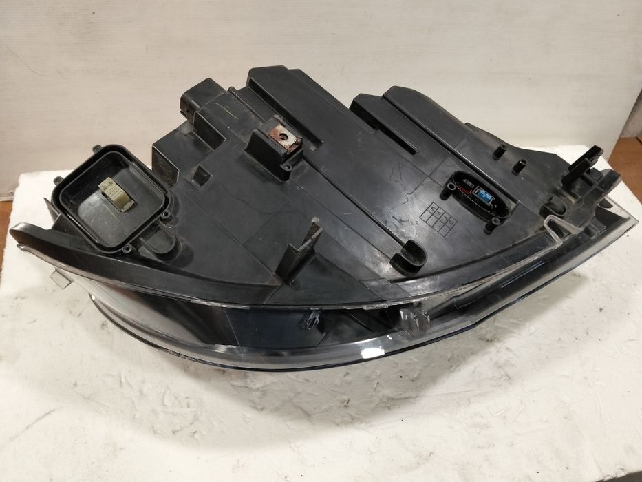 Ótica BMW x6 bi-xenon ref. 1ZS009645-01/AH
