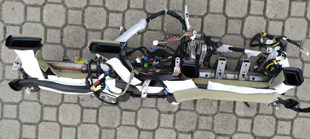 Mazda cx-30 instalacja środka z rura USA