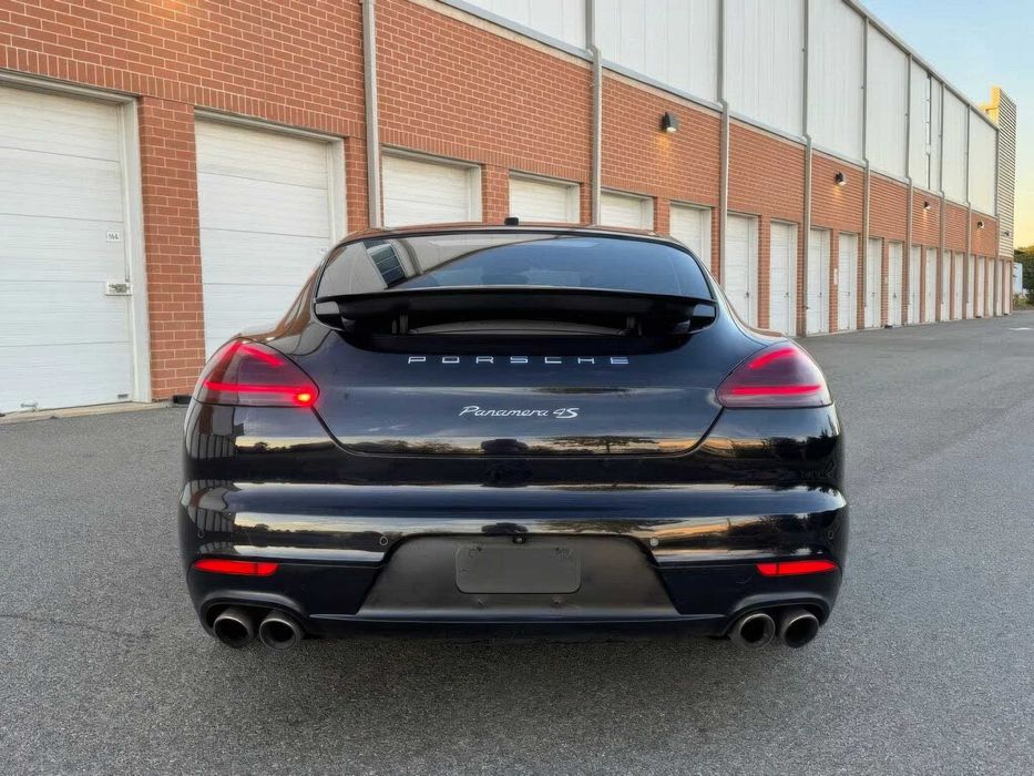 Porsche Panamera 4S      2015